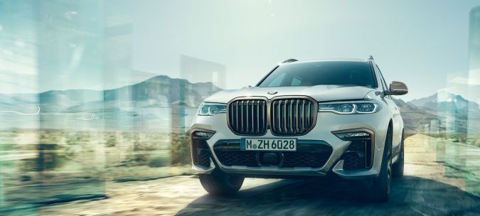 BMW X7 M50i.