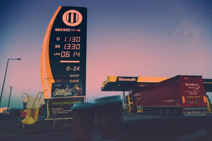 https://siempreauto.com/tips-para-ahorrar-gasolina-mientras-manejas/
