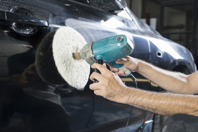 cómo quitar rayones del carro de forma casera