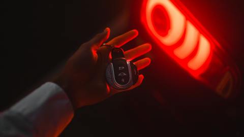 Por qué la alarma del auto suena sola