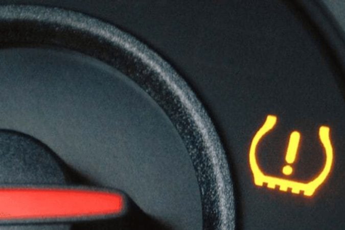 luz de presión de neumáticos