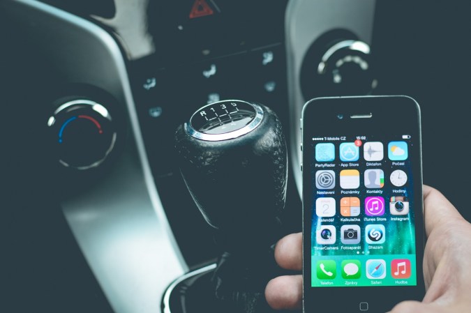 Teléfono inteligente y auto