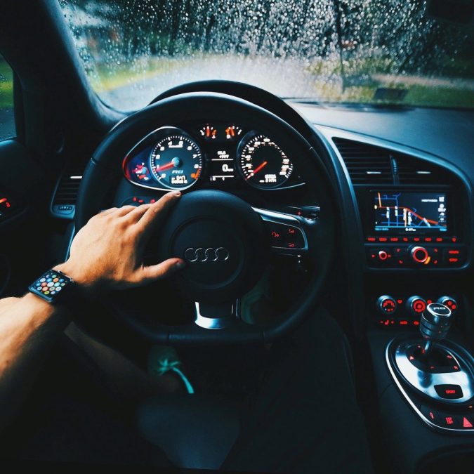 Por qué el volante de mi auto se pone duro al girar