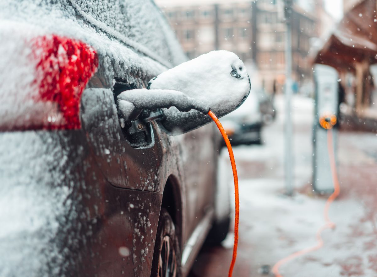 En invierno,, disminuye la autonomía de conducción de los autos eléctricos.