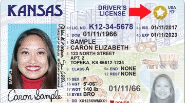 Foto de una licencia de Kansas con Real ID