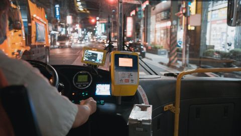 Foto de un conductor de autobús