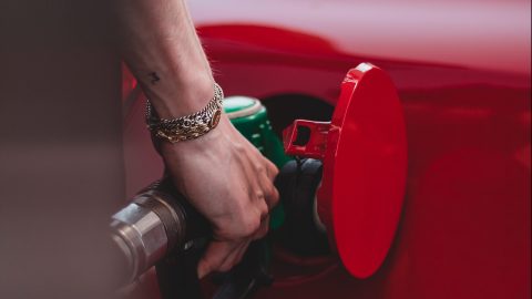 Poniendo gasolina