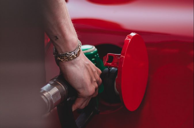 Poniendo gasolina