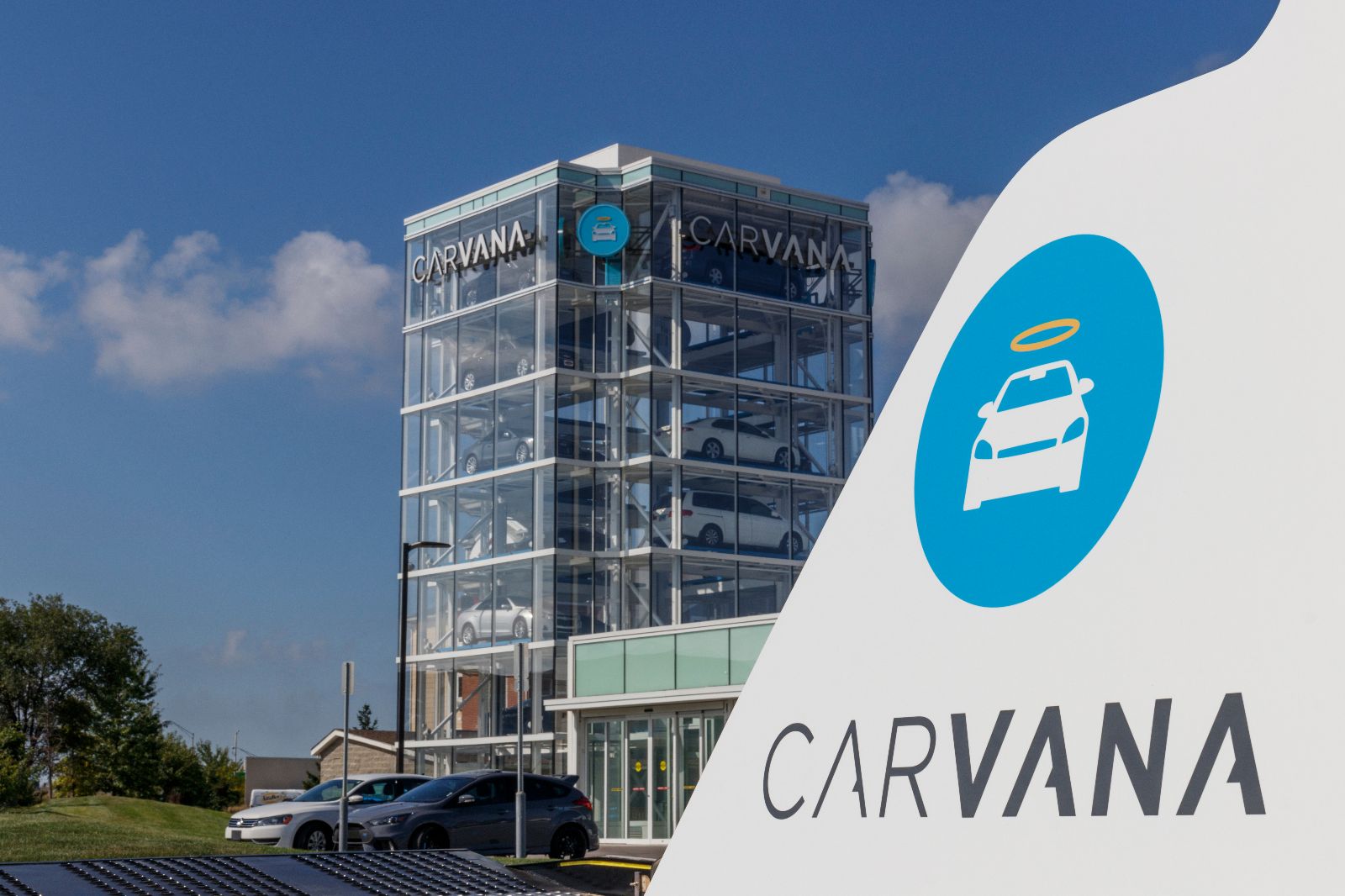 Carvana compra la subsidiaria de subastas de Adesa y tendrá locales