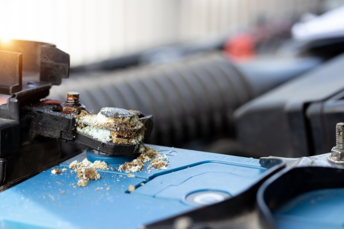 Batería de auto sucia