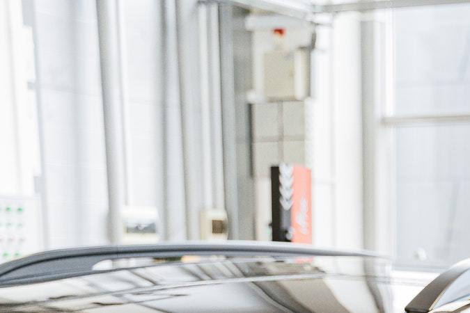 Foto de una persona sosteniendo unas llaves