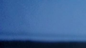 Mercedes-Benz con luces prendidas.