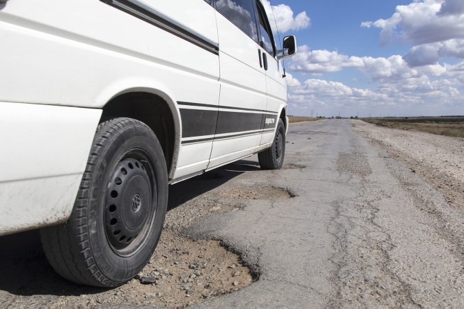 Van pasa por baches