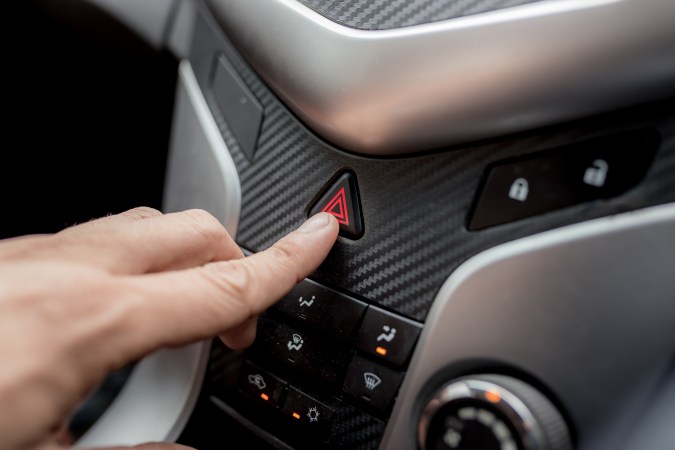 cuales son las luces de emergencia del carro