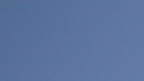 Policía con pistola de radar