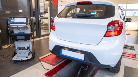 emisión de tubo de escape