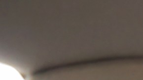 Foto de un conductor sonriendo con el pulgar hacia arriba