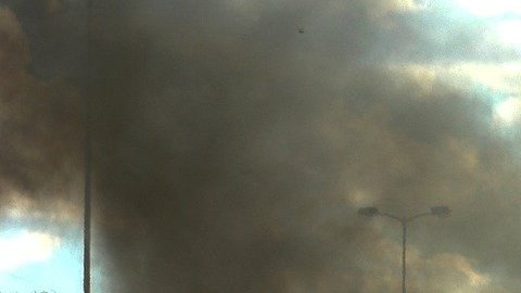 Auto incendiandose