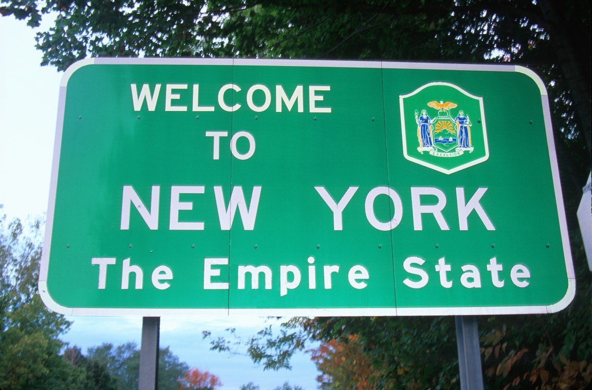Foto de un letrero de bienvenida al estado de Nueva York