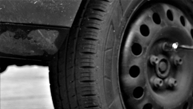 Cambiando llanta de auto