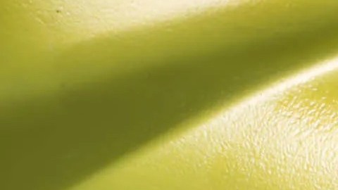 Aceite con embudo