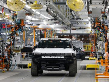 GM trata de aumentar la producción de su Hummer EV