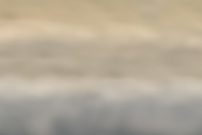 Auto expulsando humo negro.