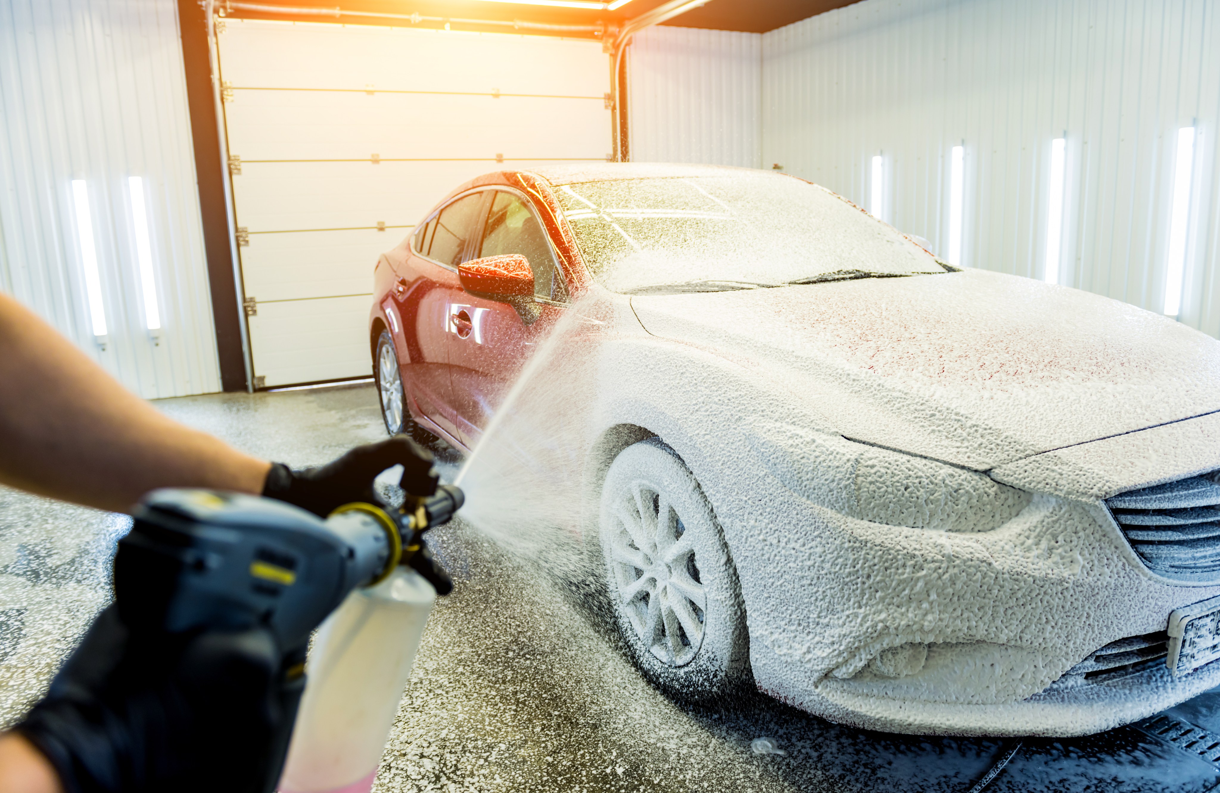 Cómo funciona la espuma activa al lavar tu auto - Siempre Auto