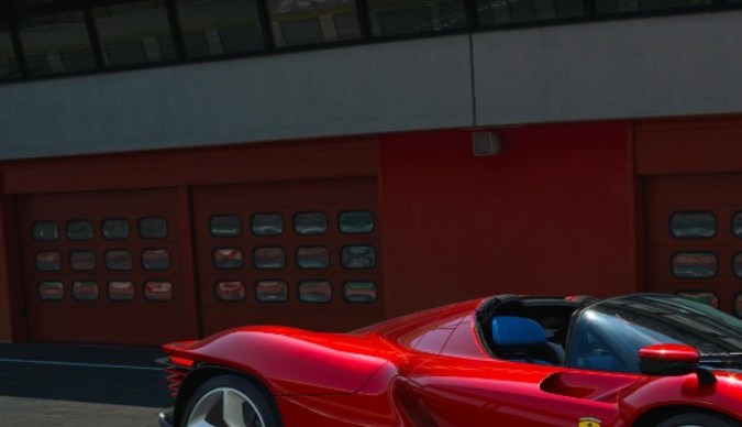 Ferrari Daytona SP3_LEGO (1)