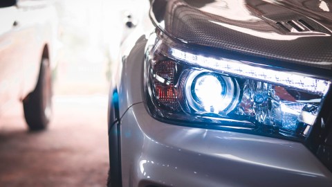 cómo alinear las luces de auto
