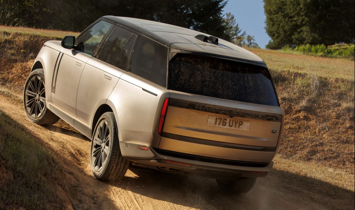 Range Rover de quinta generación ofrece una versión híbrida enchufable de alcance extendido. 
