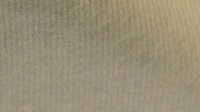 Foto de un hombre ajustándose el cinturón de seguridad