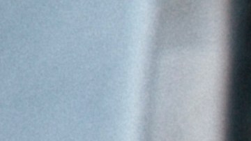 Foto de un instructor del DMV junto a una nueva conductora