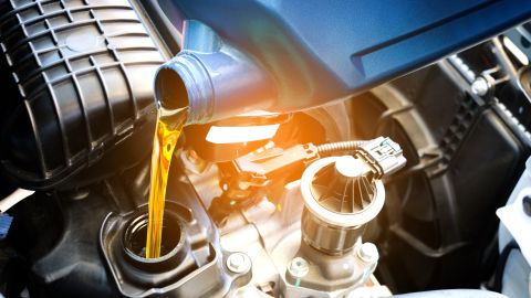 Síntomas de que tu auto tiene baja presión de aceite