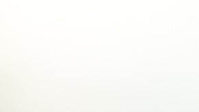 Foto de una persona ofreciendo una tarjeta