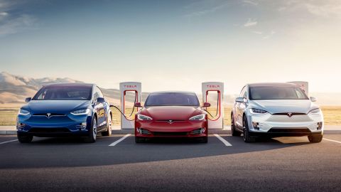 trabajar en tesla probando carros