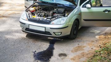 Las fugas de aceite en los automóviles generalmente se producen por desgaste