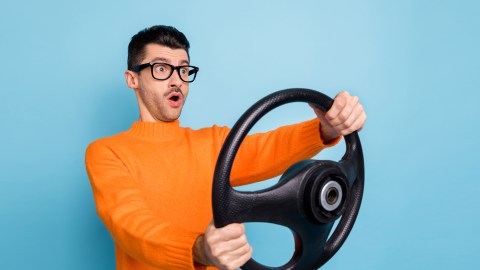 Volante de auto suelto