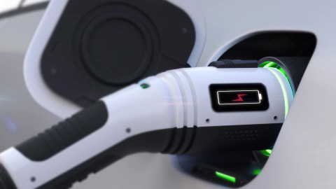 Foto de un cargador rápido de auto eléctrico