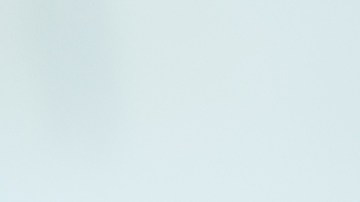 Foto de un hombre remolcando un vehículo