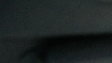 Foto de una mujer y un hombre durante un examen de manejo