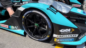 Neumáticos Michelin Pilot Sport EV en un Jaguar del campeonato de Formula-E.