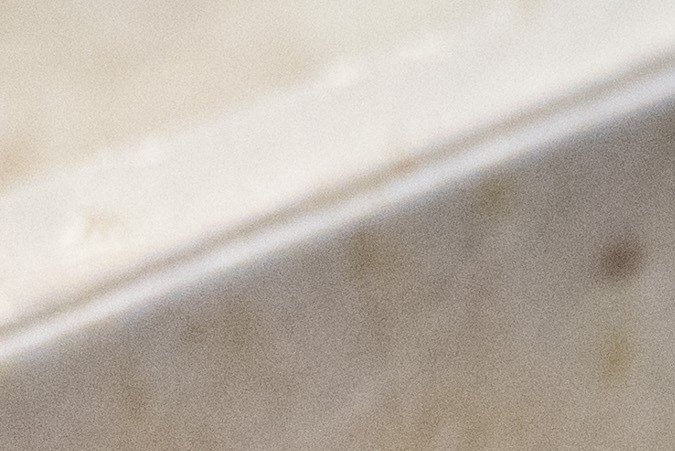 Aceite de motor con virutas de metal.