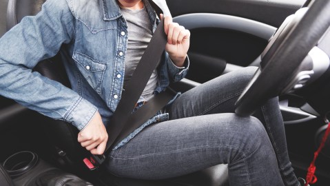 como reparar el broche del cinturon de seguridad