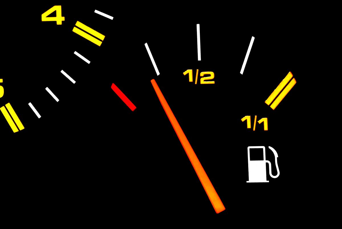 3 Damage you can do to your car if you always drive a little bit of gasoline