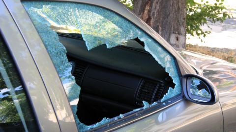 Ventana de auto rota.