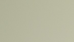 Foto de un hombre respondiendo las preguntas de un examen