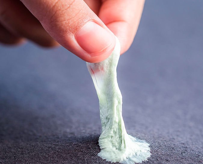 sacar chicle del asiento del auto