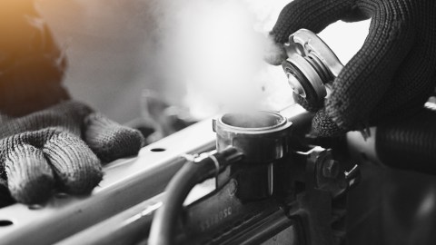 Por qué el refrigerante hierve en el depósito del auto