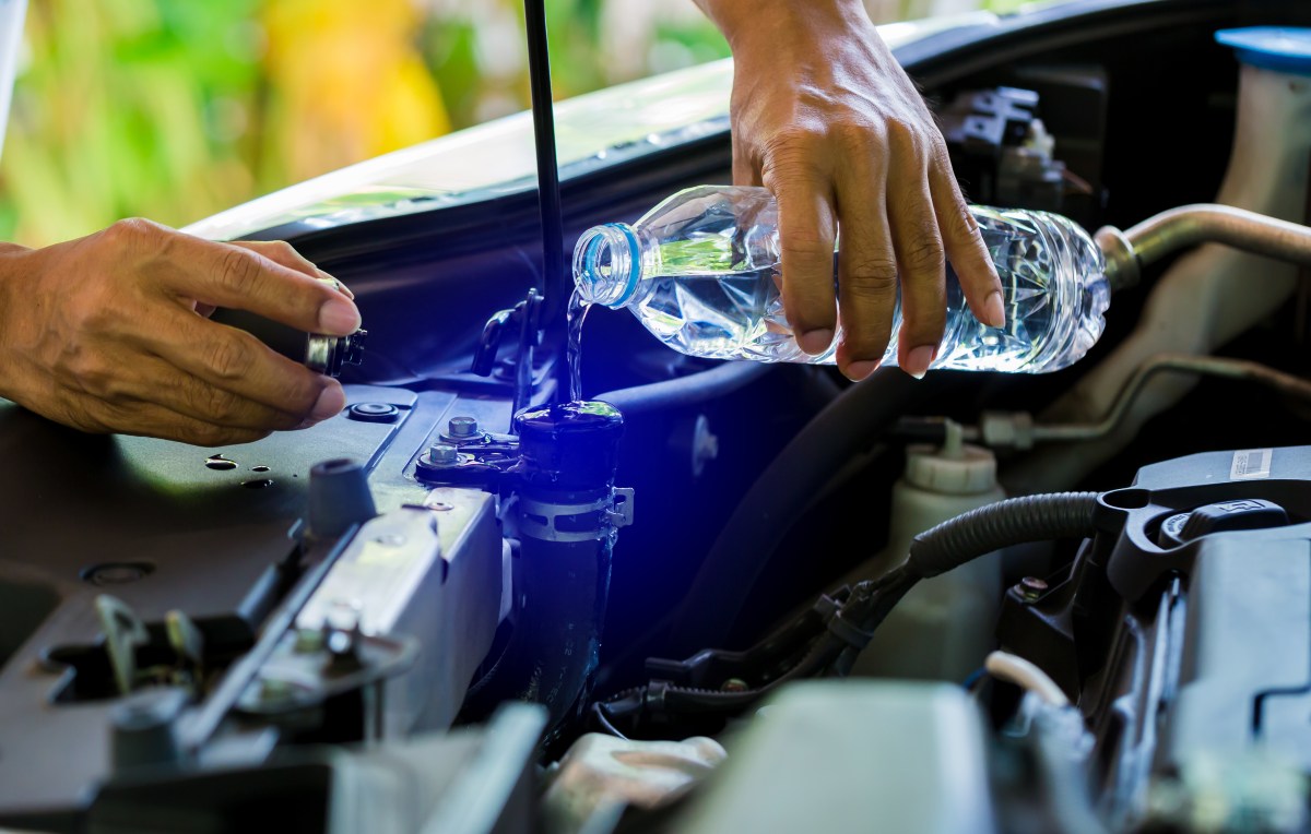 Qué tan bueno es utilizar agua destilada en el radiador de tu auto